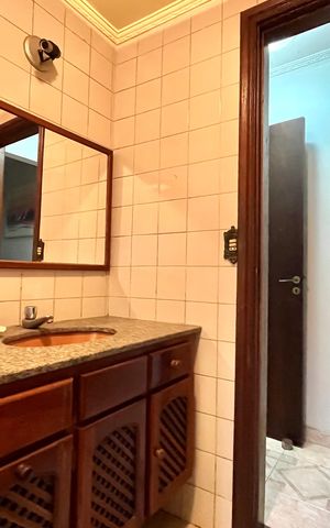 Casa à venda com 252m², 5 quartos e 3 vagas Casa à venda com 252m², 5 quartos e 3 vagasBanheiro Social 2