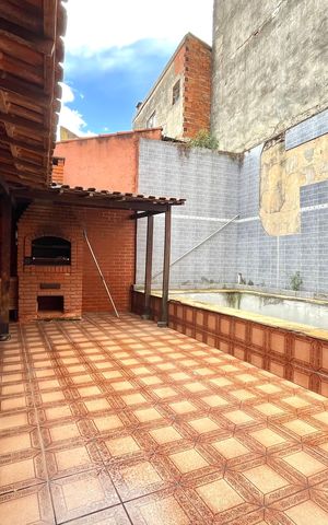 Casa à venda com 252m², 5 quartos e 3 vagas Casa à venda com 252m², 5 quartos e 3 vagasQuintal