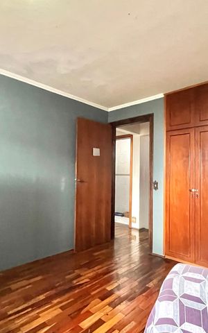 Casa à venda com 252m², 5 quartos e 3 vagas Casa à venda com 252m², 5 quartos e 3 vagasQuarto 2