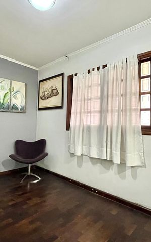 Casa à venda com 252m², 5 quartos e 3 vagas Casa à venda com 252m², 5 quartos e 3 vagasQuarto 4