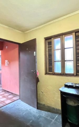 Casa à venda com 252m², 5 quartos e 3 vagas Casa à venda com 252m², 5 quartos e 3 vagasQuarto de Serviço