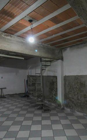 Casa à venda com 171m², 4 quartos e 6 vagas Casa à venda com 171m², 4 quartos e 6 vagasGaragem