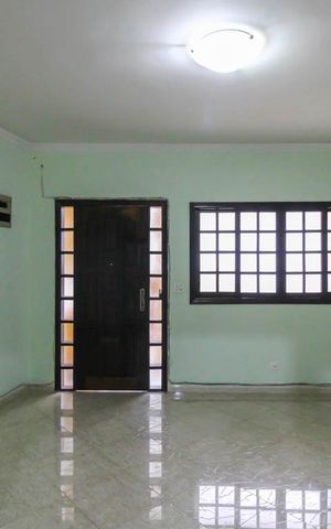 Casa à venda com 171m², 4 quartos e 6 vagas Casa à venda com 171m², 4 quartos e 6 vagasSala