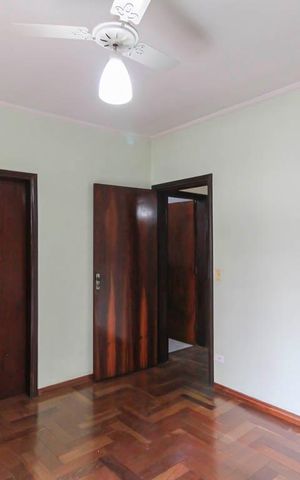 Casa à venda com 171m², 4 quartos e 6 vagas Casa à venda com 171m², 4 quartos e 6 vagasQuarto 1