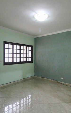 Casa à venda com 171m², 4 quartos e 6 vagas Casa à venda com 171m², 4 quartos e 6 vagasSala