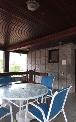 Casa à venda com 1200m², 4 quartos e 3 vagasQuintal