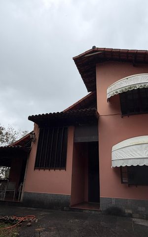 Casa à venda com 1200m², 4 quartos e 3 vagas Casa à venda com 1200m², 4 quartos e 3 vagasFachada