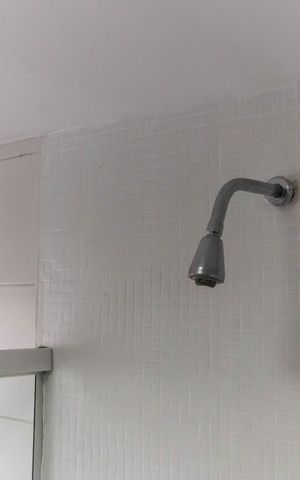 Casa de condomínio à venda com 440m², 5 quartos e 3 vagas Casa de condomínio à venda com 440m², 5 quartos e 3 vagasBanheiro da Suíte 2