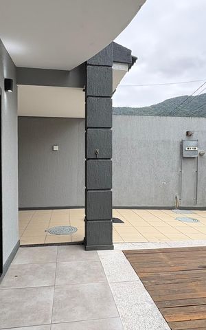Casa para alugar com 260m², 4 quartos e 3 vagas Casa para alugar com 260m², 4 quartos e 3 vagasÁrea externa
