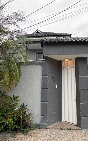 Casa para alugar com 260m², 4 quartos e 3 vagas Casa para alugar com 260m², 4 quartos e 3 vagasFachada