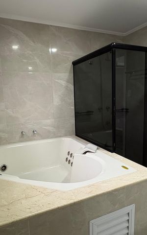 Casa para alugar com 260m², 4 quartos e 3 vagas Casa para alugar com 260m², 4 quartos e 3 vagasBanheiro Suíte