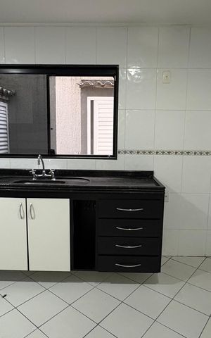 Casa para alugar com 260m², 4 quartos e 3 vagas Casa para alugar com 260m², 4 quartos e 3 vagasCozinha