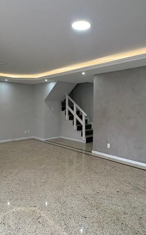 Casa para alugar com 260m², 4 quartos e 3 vagas Casa para alugar com 260m², 4 quartos e 3 vagasSala