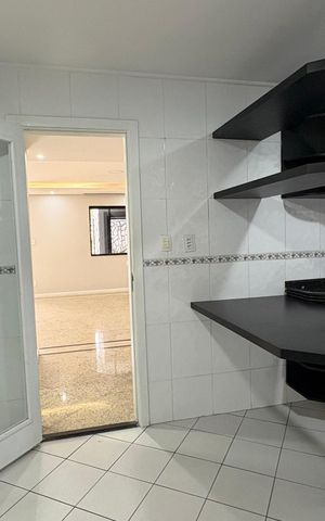 Casa para alugar com 260m², 4 quartos e 3 vagas Casa para alugar com 260m², 4 quartos e 3 vagasCozinha