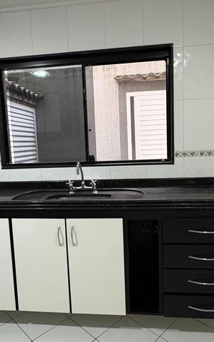 Casa para alugar com 260m², 4 quartos e 3 vagas Casa para alugar com 260m², 4 quartos e 3 vagasCozinha
