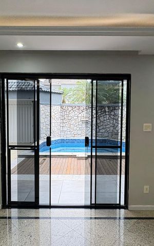 Casa para alugar com 260m², 4 quartos e 3 vagas Casa para alugar com 260m², 4 quartos e 3 vagasSala