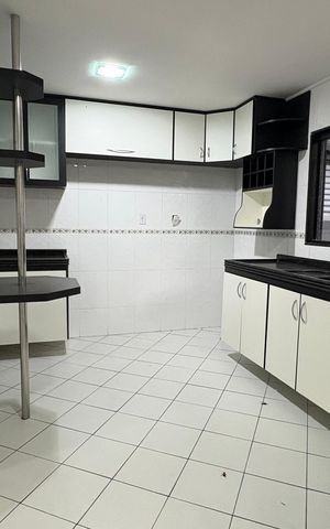 Casa para alugar com 260m², 4 quartos e 3 vagas Casa para alugar com 260m², 4 quartos e 3 vagasCozinha