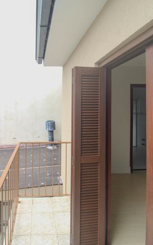 Casa de condomínio para alugar com 100m², 3 quartos e 2 vagas Casa de condomínio para alugar com 100m², 3 quartos e 2 vagasVaranda