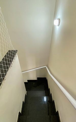 Apartamento à venda com 55m², 2 quartos e 1 vaga Apartamento à venda com 55m², 2 quartos e 1 vagaEscada