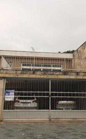Casa à venda com 126m², 3 quartos e 2 vagasFachada