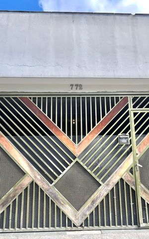 Casa à venda com 400m², 5 quartos e 2 vagasFachada