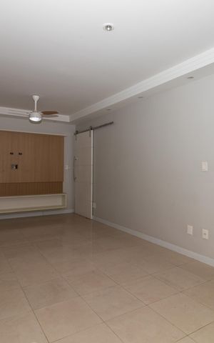Apartamento à venda com 93m², 2 quartos e 1 vaga Apartamento à venda com 93m², 2 quartos e 1 vagaSala