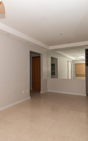 Apartamento à venda com 93m², 2 quartos e 1 vaga Apartamento à venda com 93m², 2 quartos e 1 vagaSala