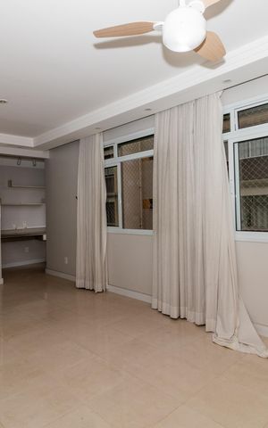 Apartamento à venda com 93m², 2 quartos e 1 vaga Apartamento à venda com 93m², 2 quartos e 1 vagaSala