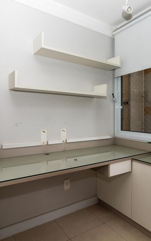 Apartamento à venda com 93m², 2 quartos e 1 vaga Apartamento à venda com 93m², 2 quartos e 1 vagaEscritório