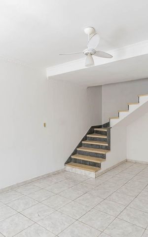 Casa à venda com 140m², 2 quartos e 1 vagaSala