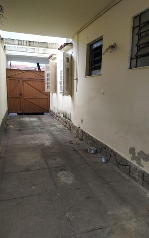 Casa à venda com 200m², 5 quartos e 3 vagas Casa à venda com 200m², 5 quartos e 3 vagasÁrea comum