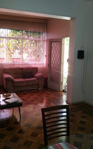 Casa à venda com 200m², 5 quartos e 3 vagas Casa à venda com 200m², 5 quartos e 3 vagasSala Casa 2