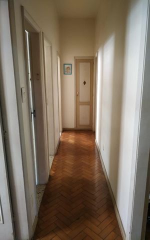 Casa à venda com 200m², 5 quartos e 3 vagas Casa à venda com 200m², 5 quartos e 3 vagasCorredor Casa 2