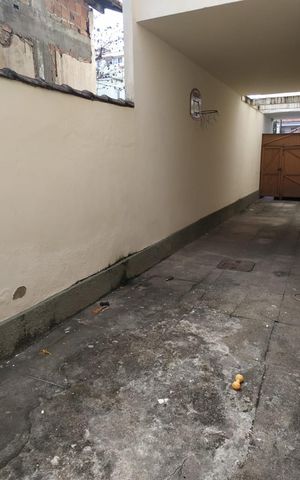 Casa à venda com 200m², 5 quartos e 3 vagas Casa à venda com 200m², 5 quartos e 3 vagasÁrea comum