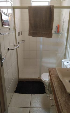 Casa à venda com 200m², 5 quartos e 3 vagas Casa à venda com 200m², 5 quartos e 3 vagasBanheiro 1 Casa 2