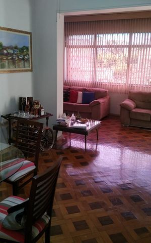 Casa à venda com 200m², 5 quartos e 3 vagas Casa à venda com 200m², 5 quartos e 3 vagasSala Casa 2