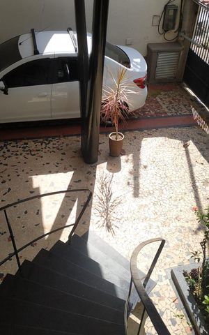 Casa à venda com 200m², 5 quartos e 3 vagas Casa à venda com 200m², 5 quartos e 3 vagasÁrea comum