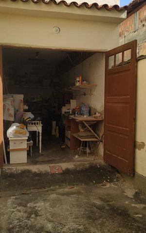Casa à venda com 200m², 5 quartos e 3 vagas Casa à venda com 200m², 5 quartos e 3 vagasÁrea comum