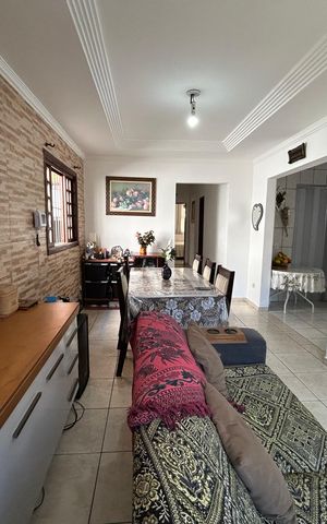 Casa para alugar com 90m², 4 quartos e 5 vagas Casa para alugar com 90m², 4 quartos e 5 vagasSala