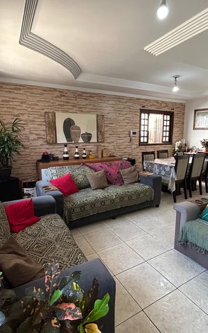 Casa para alugar com 90m², 4 quartos e 5 vagas Casa para alugar com 90m², 4 quartos e 5 vagasSala