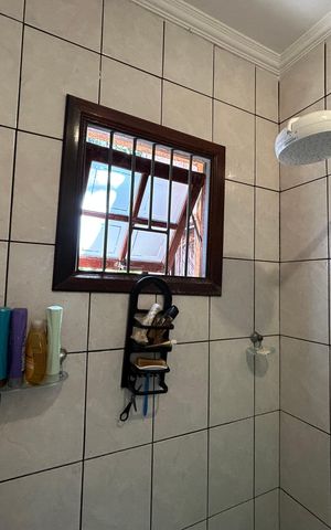 Casa para alugar com 90m², 4 quartos e 5 vagas Casa para alugar com 90m², 4 quartos e 5 vagasBanheiro 1