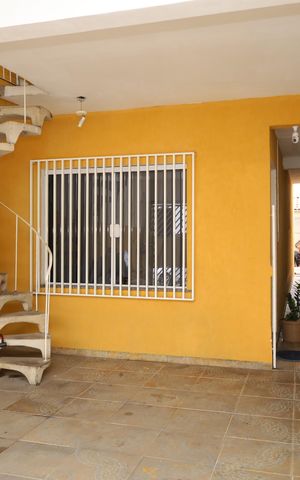 Casa à venda com 170m², 3 quartos e 2 vagasGaragem