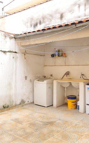 Casa à venda com 170m², 3 quartos e 2 vagasÁrea de Serviço