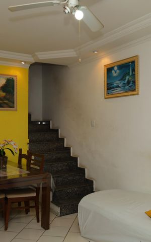 Casa à venda com 170m², 3 quartos e 2 vagasSala
