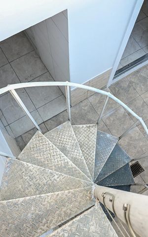 Casa para alugar com 125m², 4 quartos e 2 vagasEscada