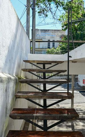 Casa para alugar com 125m², 4 quartos e 2 vagasEscada para o terraço 