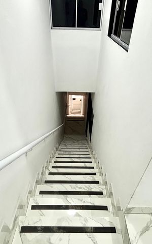 Casa para alugar com 60m², 2 quartos e sem vaga Casa para alugar com 60m², 2 quartos e sem vagaEscada