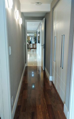 Apartamento à venda com 183m², 3 quartos e 3 vagas Apartamento à venda com 183m², 3 quartos e 3 vagasCorredor