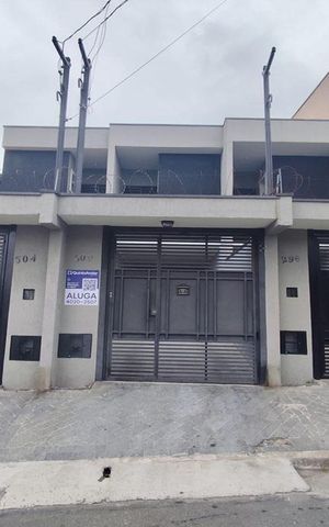Casa à venda com 140m², 3 quartos e 3 vagas Casa à venda com 140m², 3 quartos e 3 vagasFachada