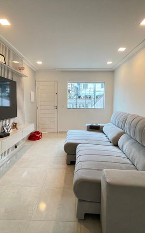 Casa à venda com 170m², 3 quartos e 6 vagas Casa à venda com 170m², 3 quartos e 6 vagasSala